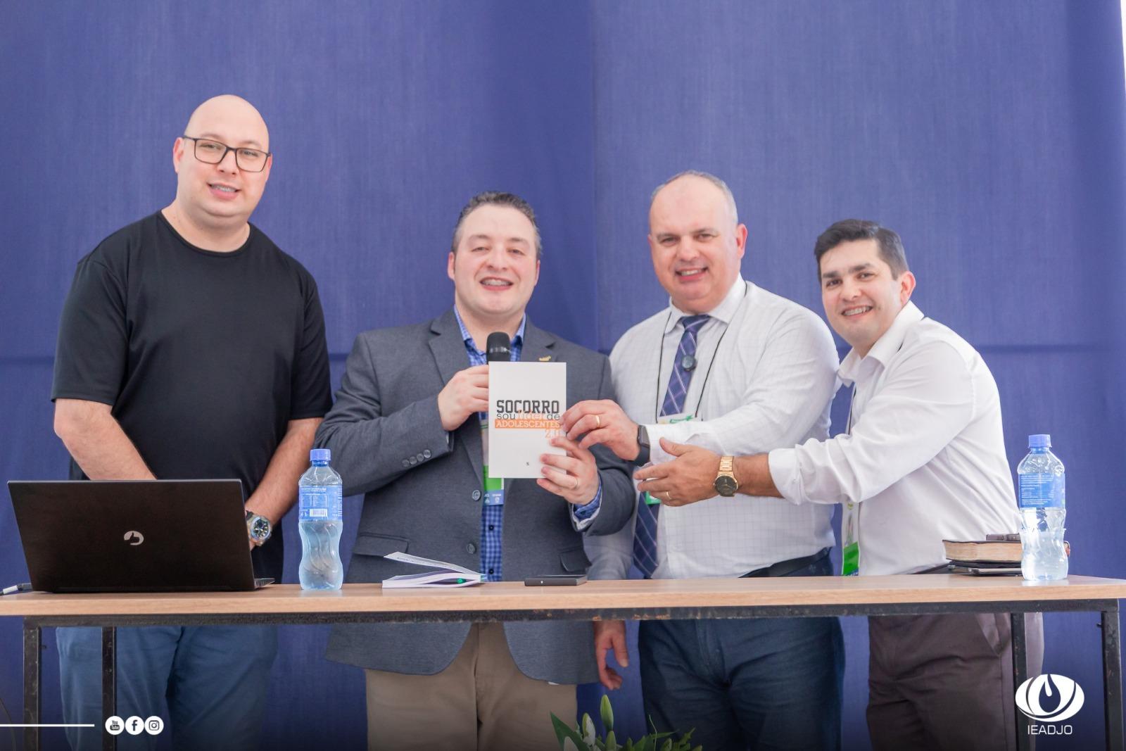 Lançamento "Socorro, sou líder de adolescente"