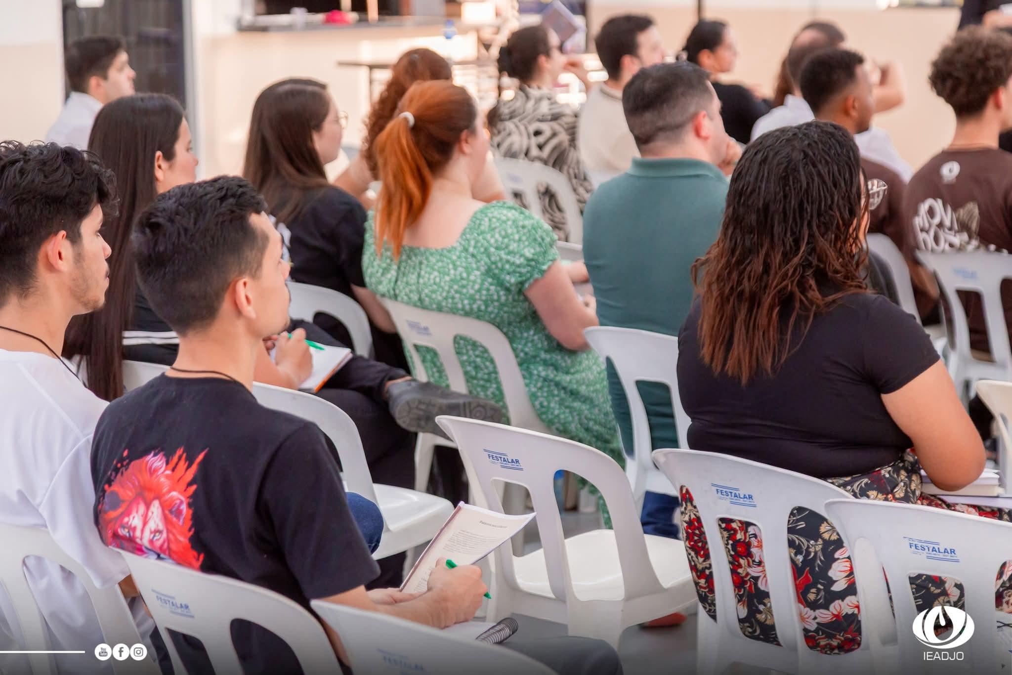 Lançamento "Socorro, sou líder de adolescente"