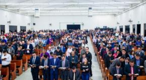 Mais de 200 auxiliares são consagrados em Reunião Geral na IEADJO