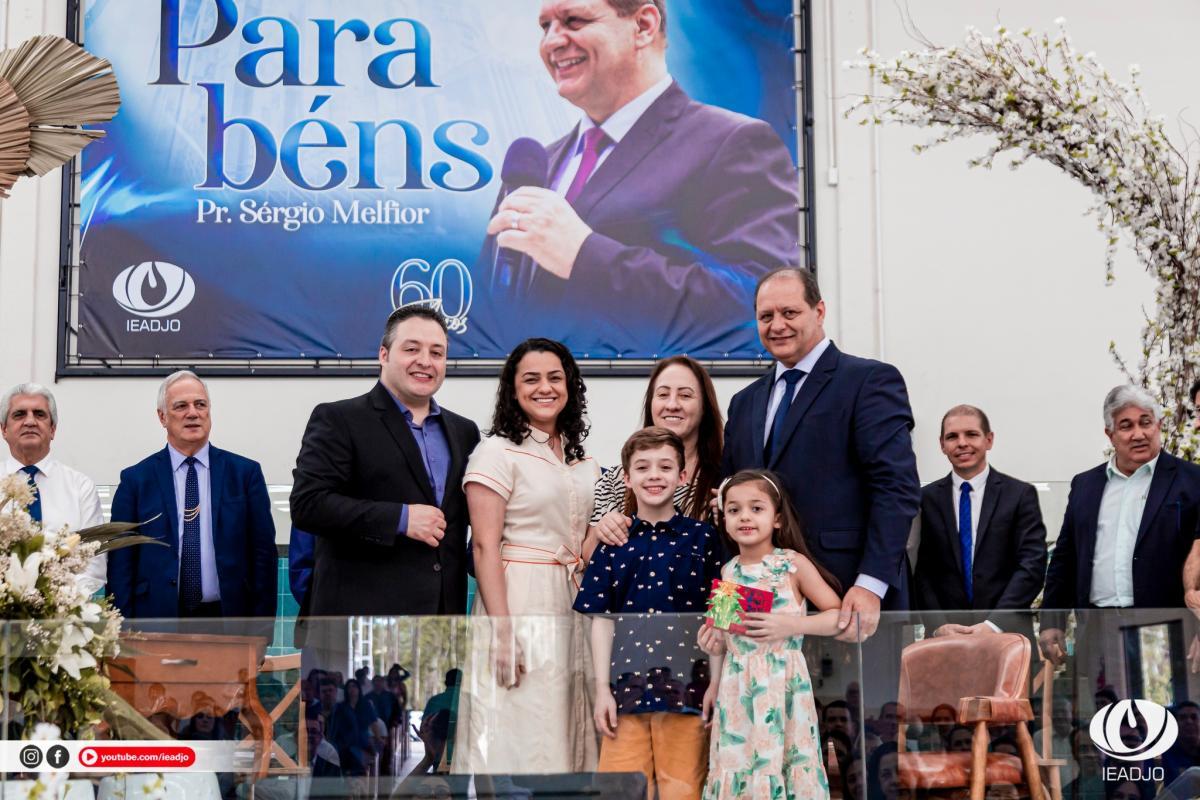 Convençao celebra aniversário do Pastor Sérgio Melfior