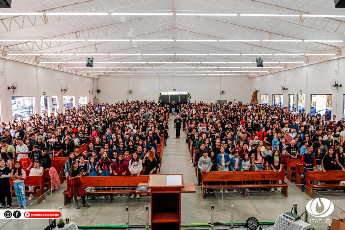 UNIAADJO reúne centenas de teens em evento evangelístico