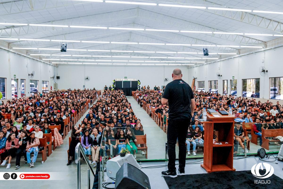 UNIAADJO reúne centenas de teens em evento evangelístico