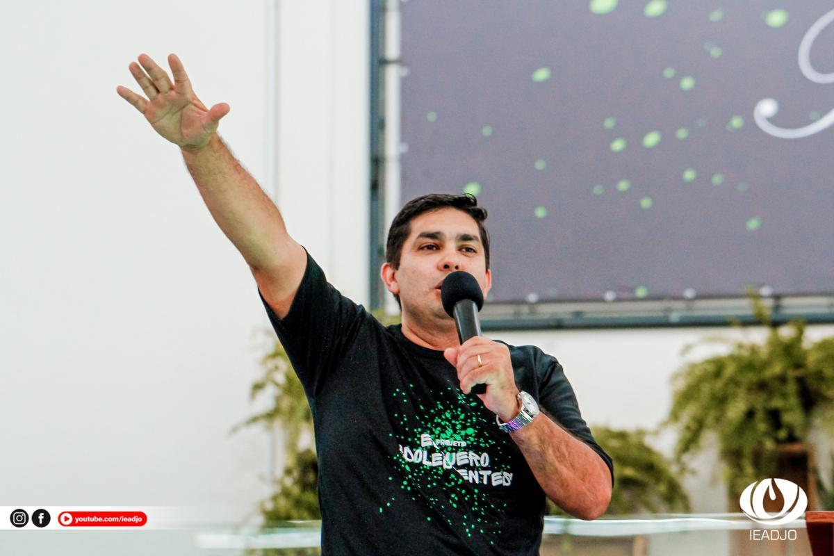 UNIAADJO reúne centenas de teens em evento evangelístico