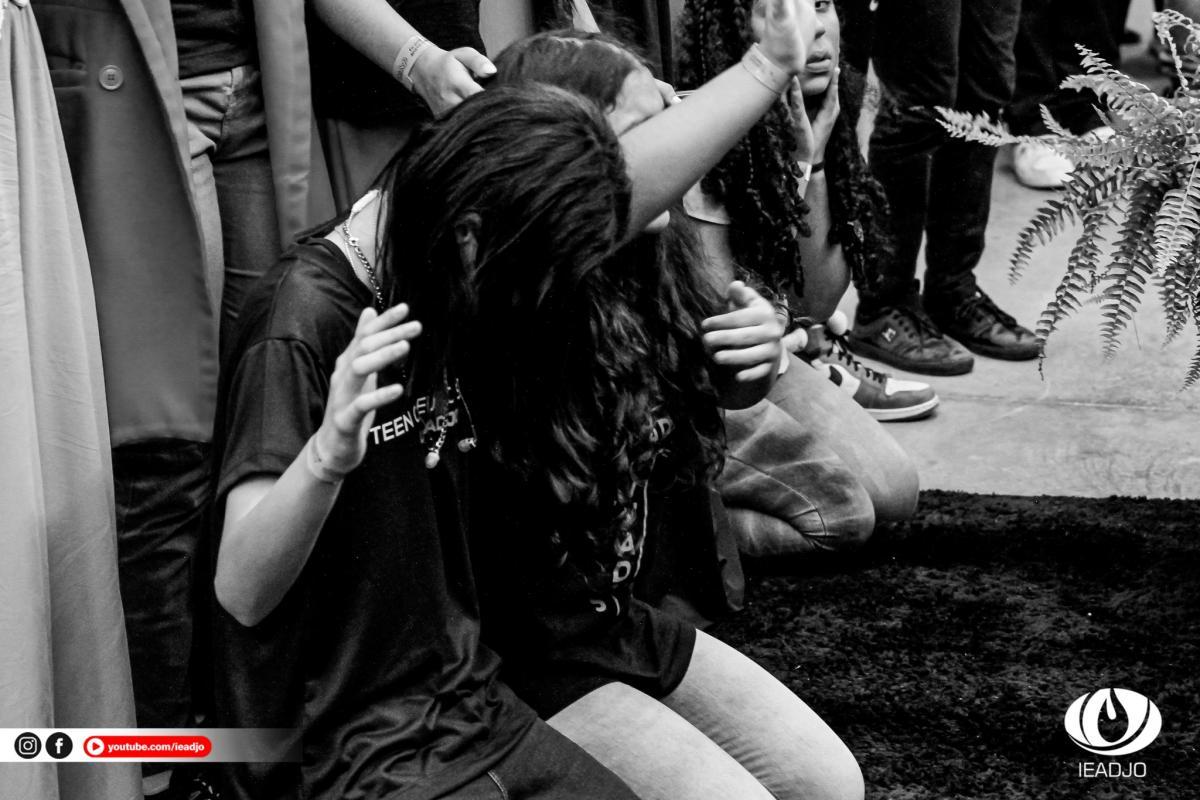 UNIAADJO reúne centenas de teens em evento evangelístico