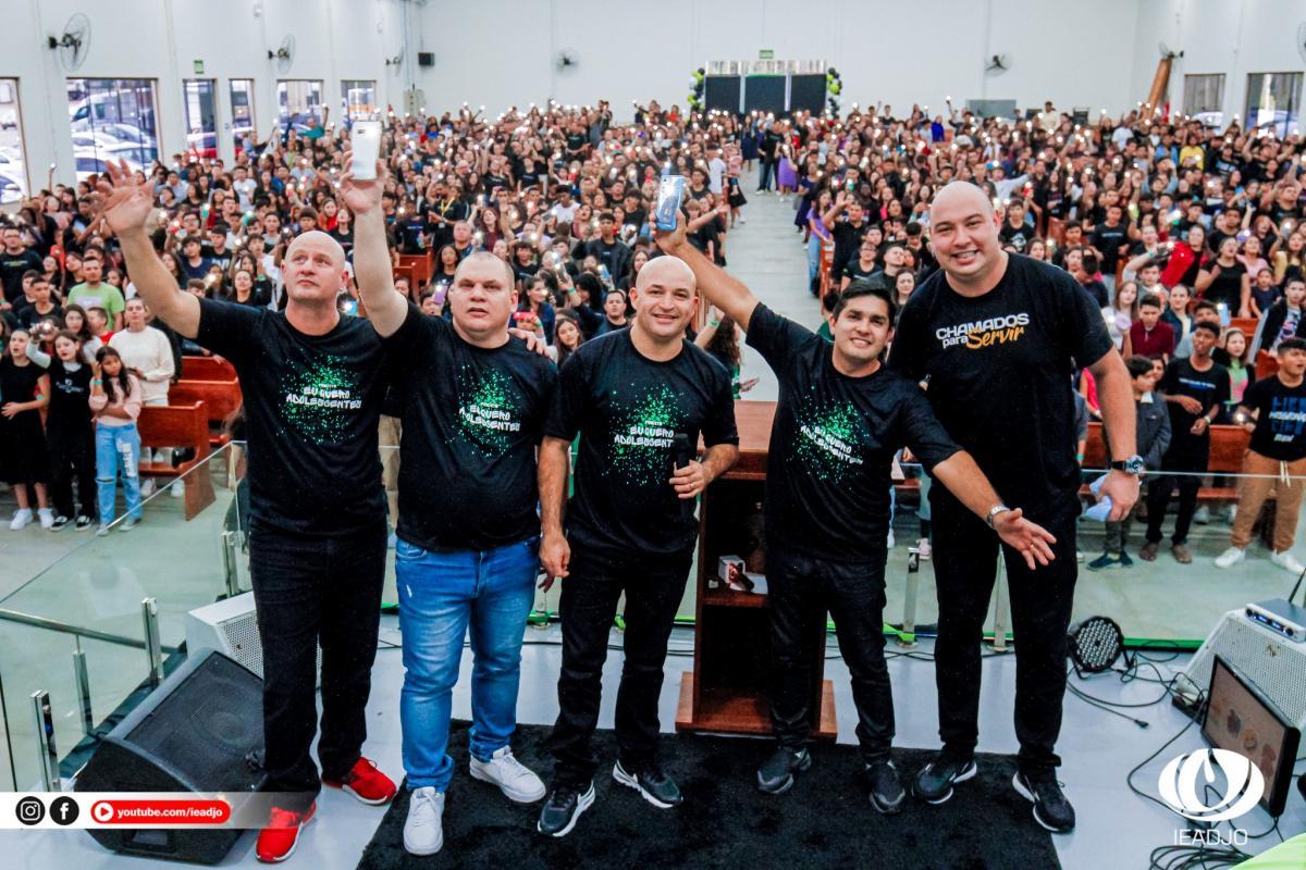 UNIAADJO reúne centenas de teens em evento evangelístico