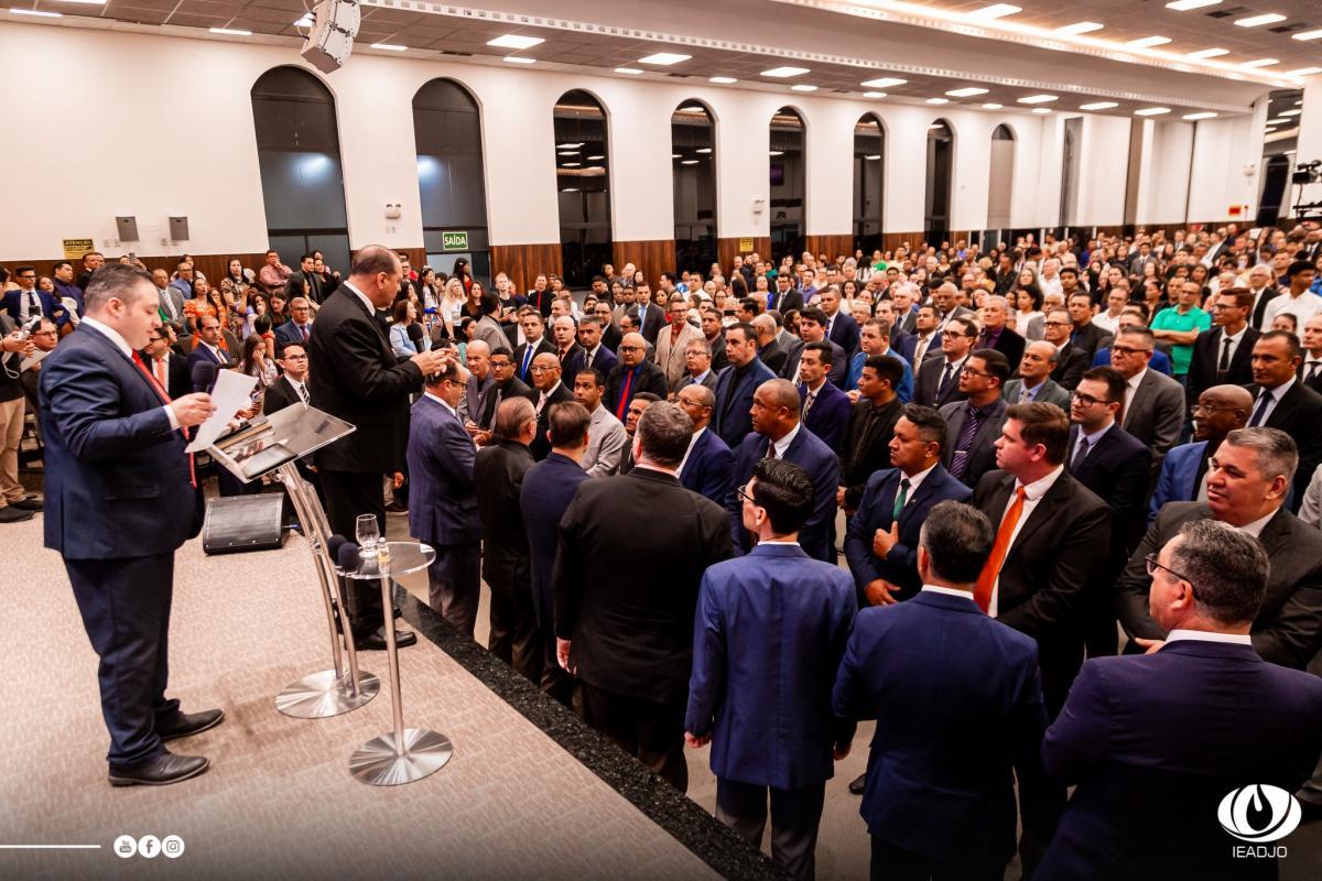 12 Dias de Clamor: Departamento de Missões Siloé participa da sexta noite e novos presbíteros são ordenados