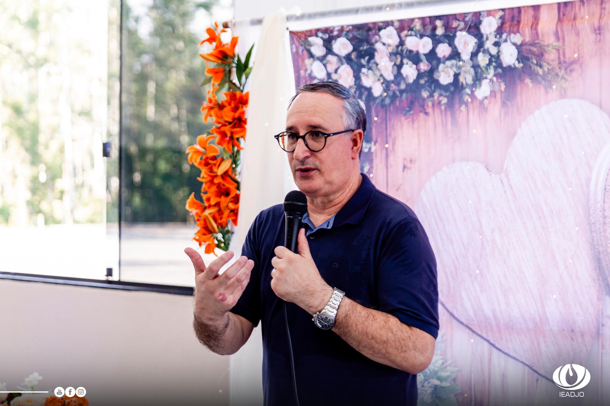 Pastor Aloísio Lucas.