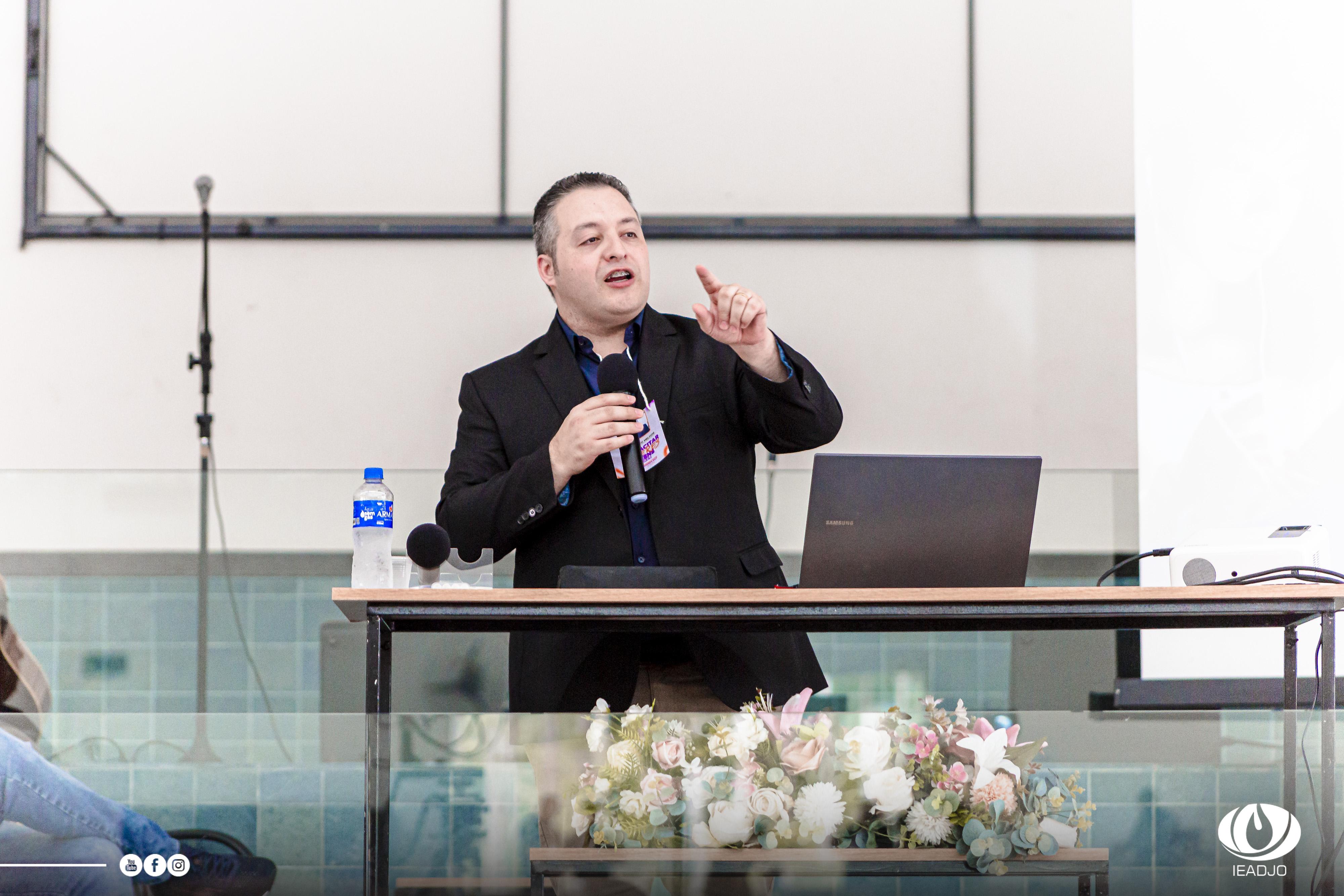 Pastor Eliseu Melfior.