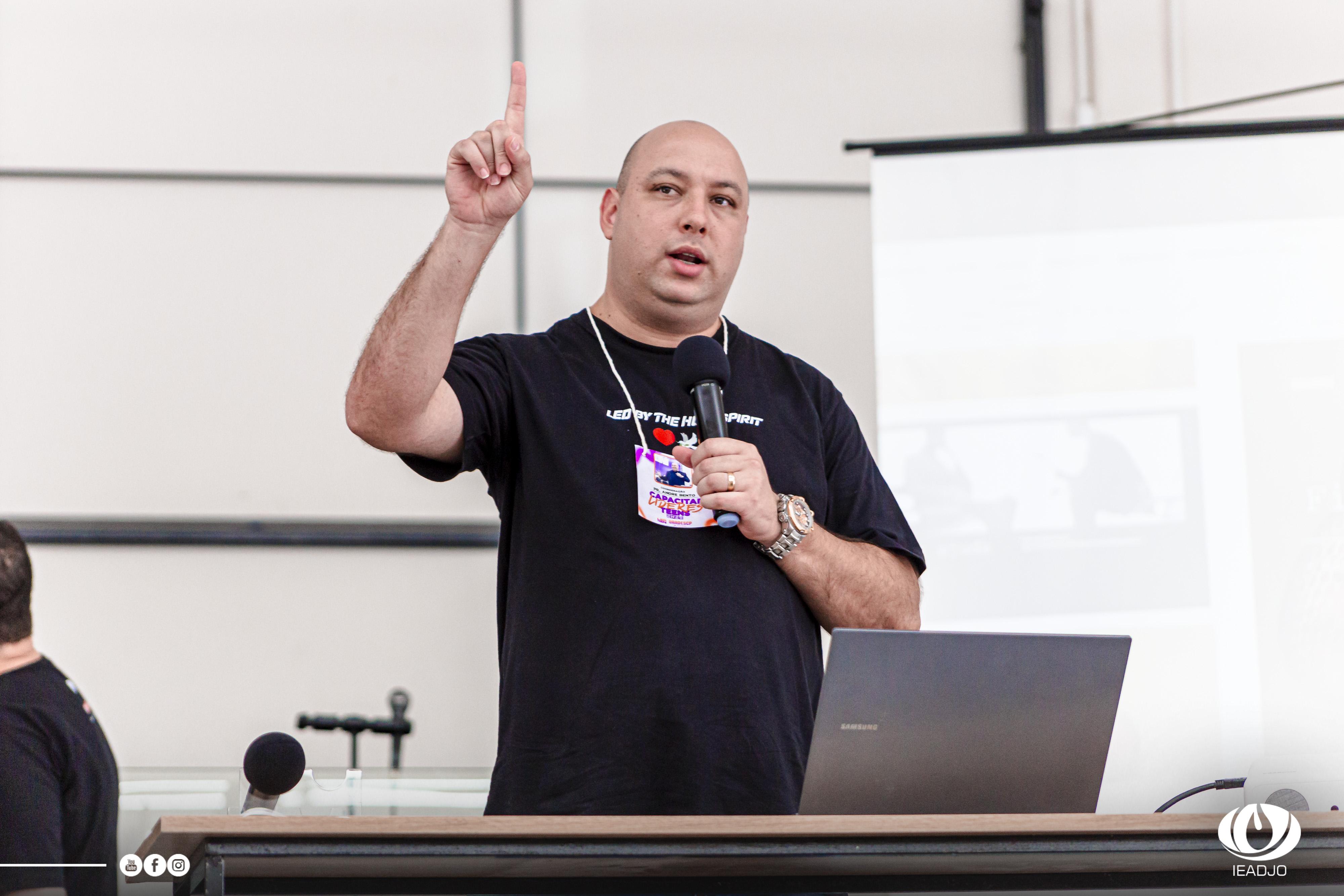 Pastor André Bento.
