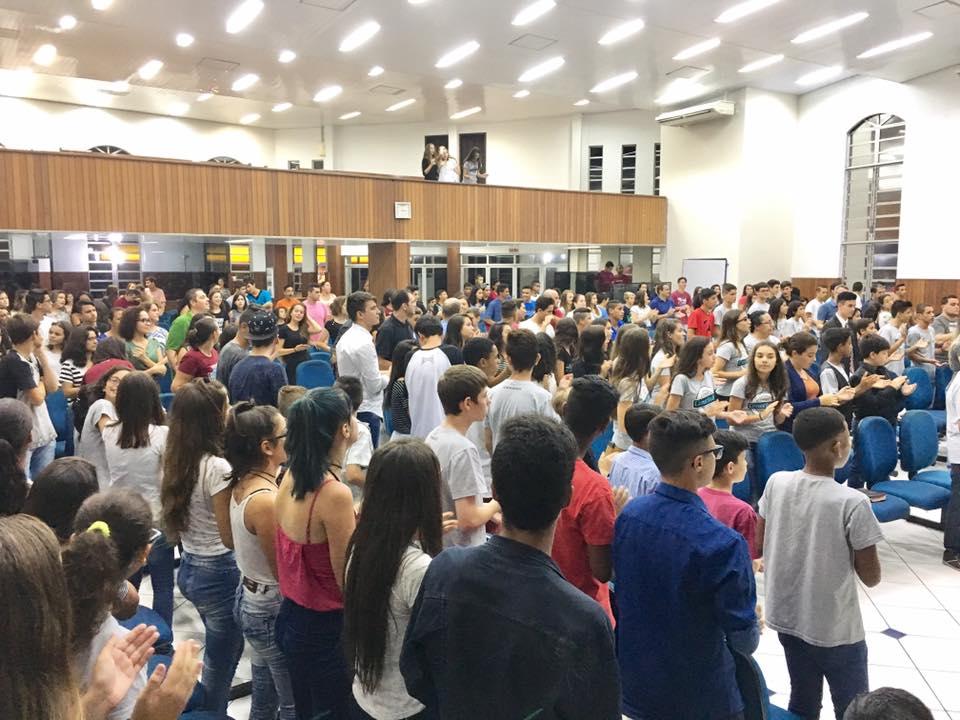 AVIVA Leste da UNIAADJO reúne centenas de adolescentes na IEADJO Shalom