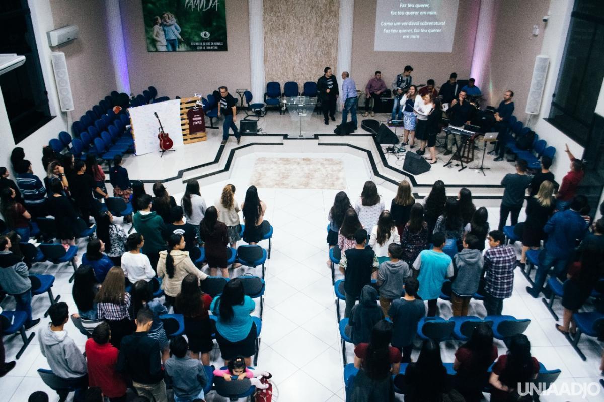 AVIVA UNIAADJO com adolescentes para Cristo e batizados com Espírito Santo - Outubro 2017
