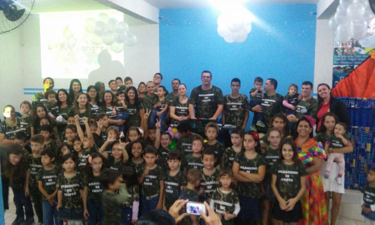 Crianças ouvem a palavra no Setor 53 - Lírio dos Vales