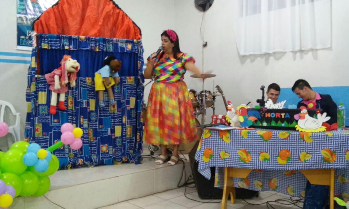 Crianças ouvem a palavra no Setor 53 - Lírio dos Vales