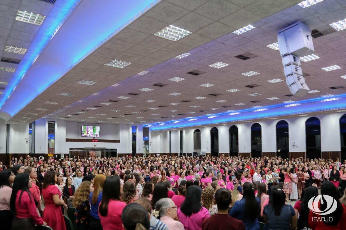 CULTO ROSA: Soraya Moraes ministra para centenas de mulheres da UFADVILLE 2019