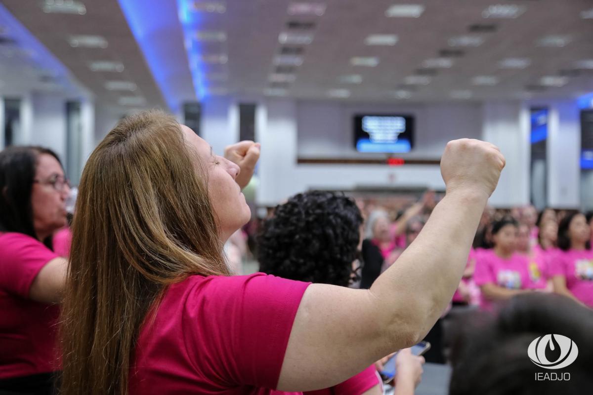 CULTO ROSA: Soraya Moraes ministra para centenas de mulheres da UFADVILLE 2019