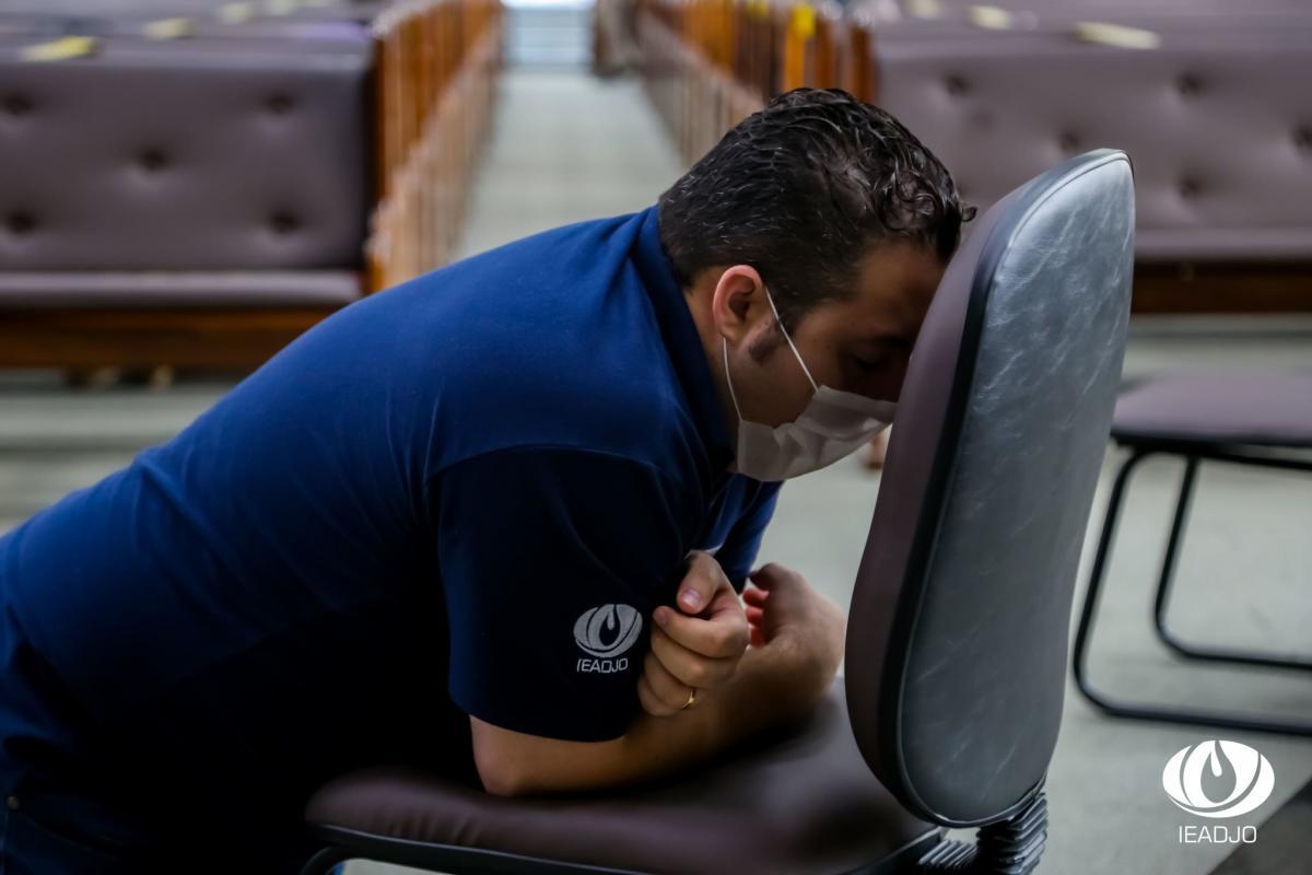 "É preciso nos dedicarmos ainda mais em oração", afirma Pastor Sérgio Melfior