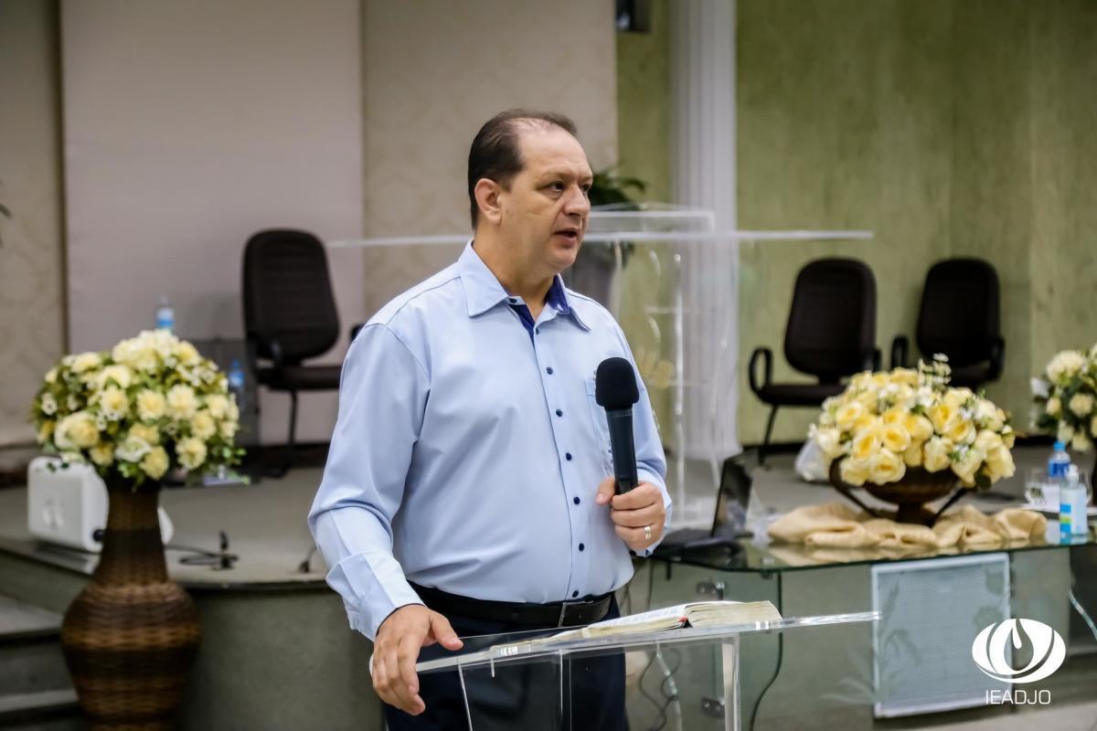 "É preciso nos dedicarmos ainda mais em oração", afirma Pastor Sérgio Melfior