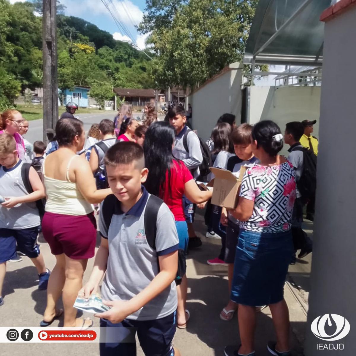Impacto de Evangelização: IEADJO distribui cerca de 10 mil literaturas