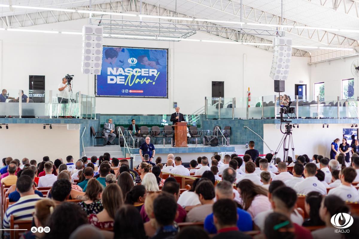 IEADJO recebe 166 novos membros; muitas conversões marcam o primeiro Batismo de 2025