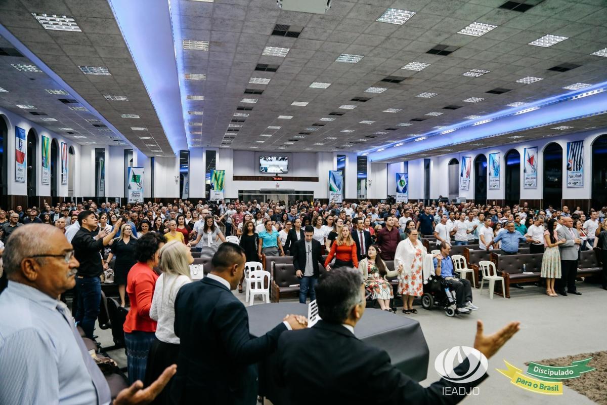"A igreja precisa trabalhar além das quatro paredes", reforça o Pastor Arthur Bittencourt