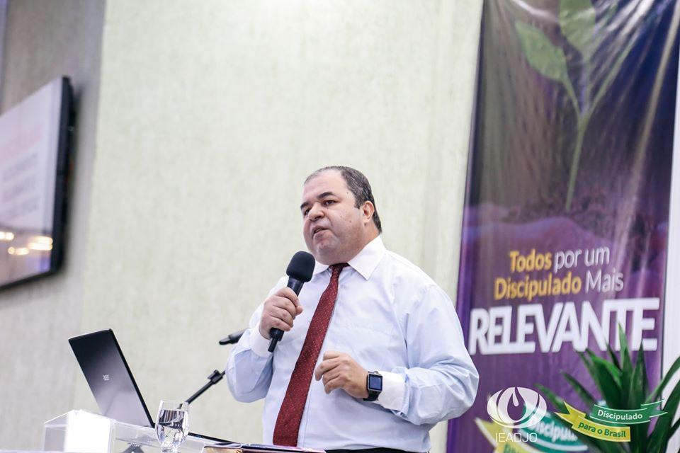 "A igreja precisa trabalhar além das quatro paredes", reforça o Pastor Arthur Bittencourt