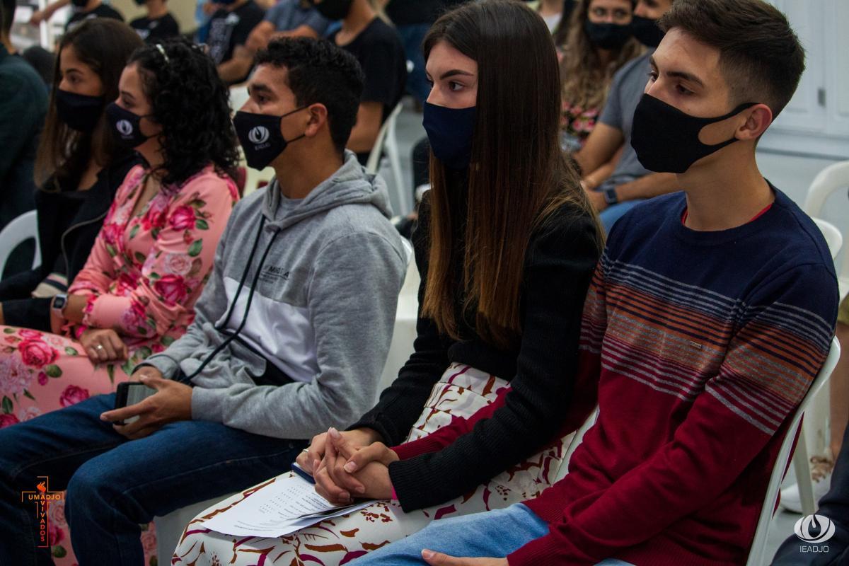 Jovens da IEADJO participam do Seminário “Antes do Sim”