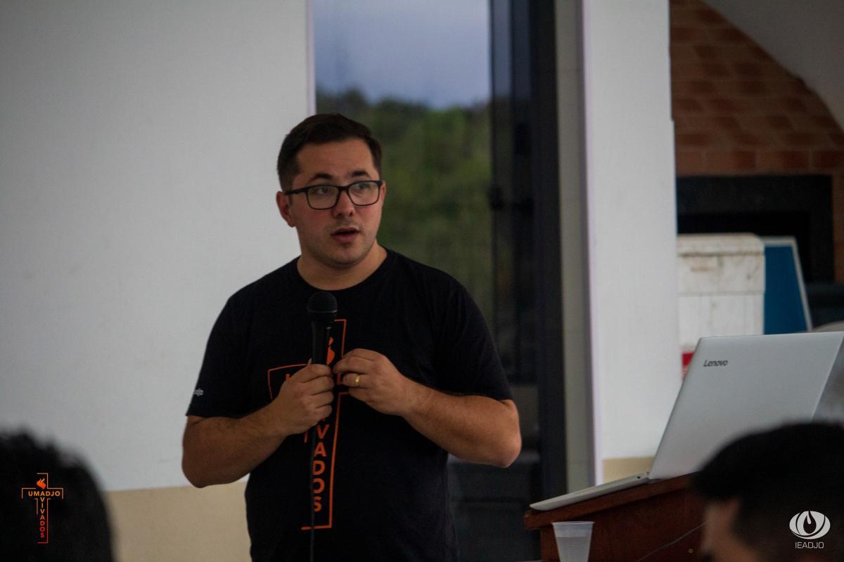 Jovens da IEADJO participam do Seminário “Antes do Sim”