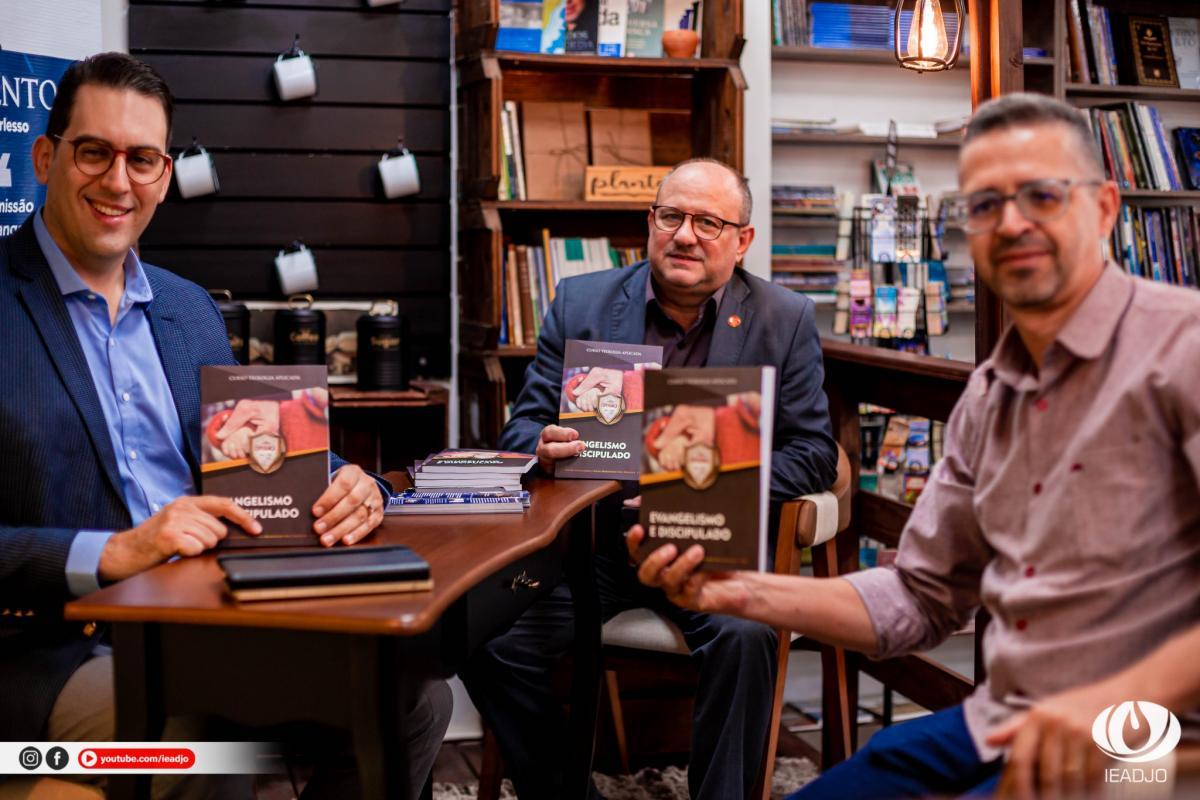 Lançamento: Livro “Evangelismo e Discipulado”; um manual completo para a prática do ide de Cristo