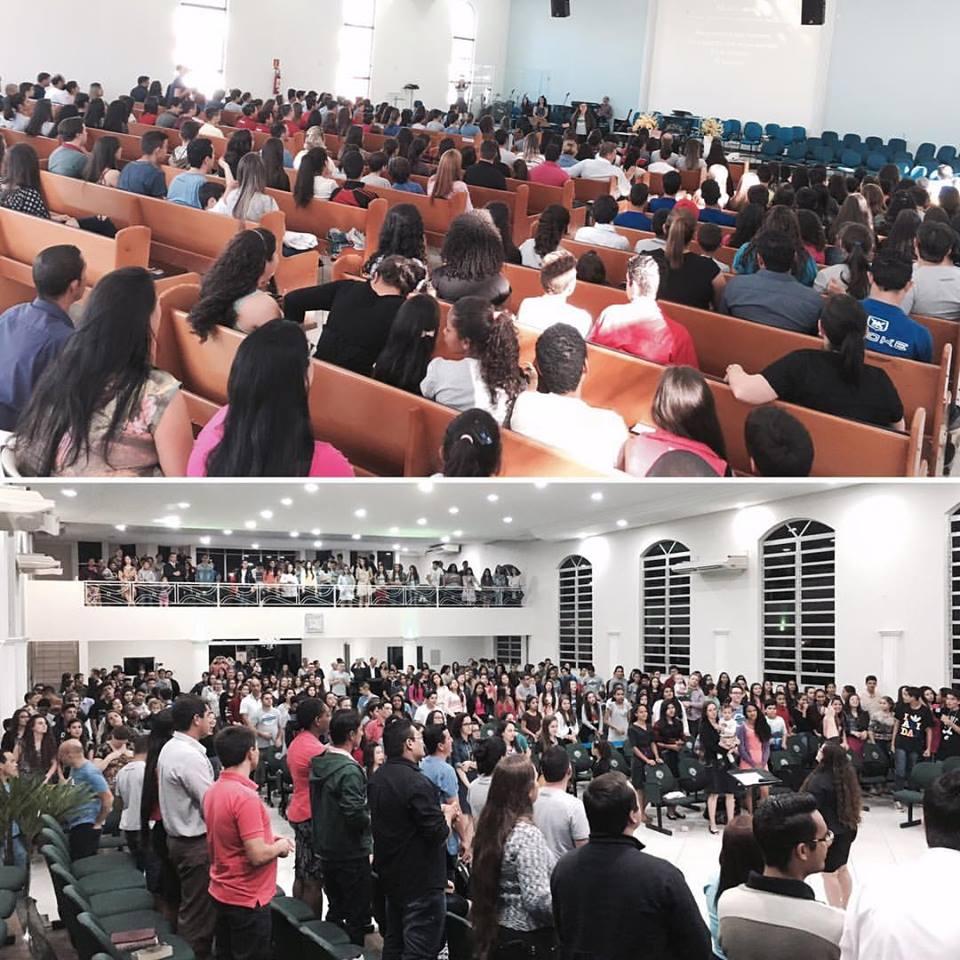 Mais de mil adolescentes reunidos no feriado para adorar a Deus - Setembro 2016