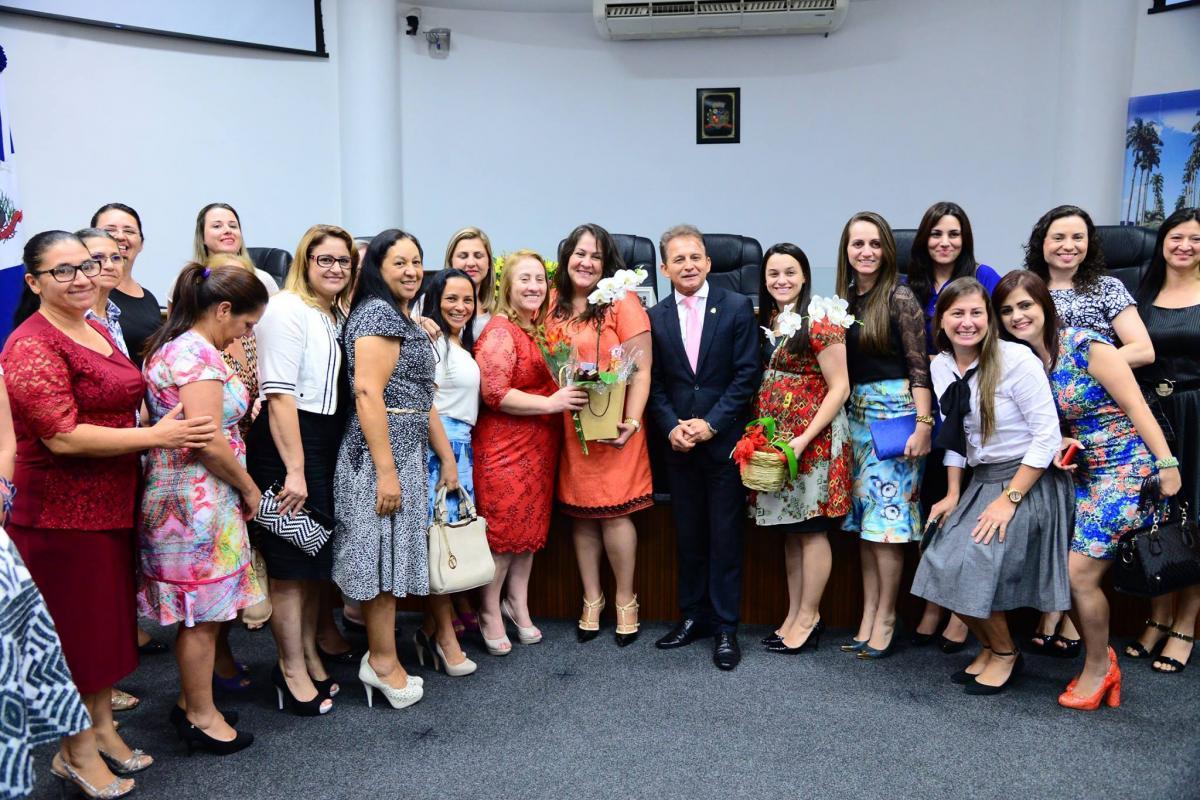 Medalha de Mérito Mulher Cidadã Joinvilense é entregue a coordenadora da UFADVILLE 2016