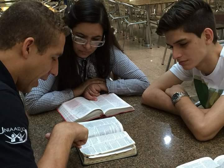 UNIAADJO realiza evangelismo Conectados com a Palavra - Outubro 2015