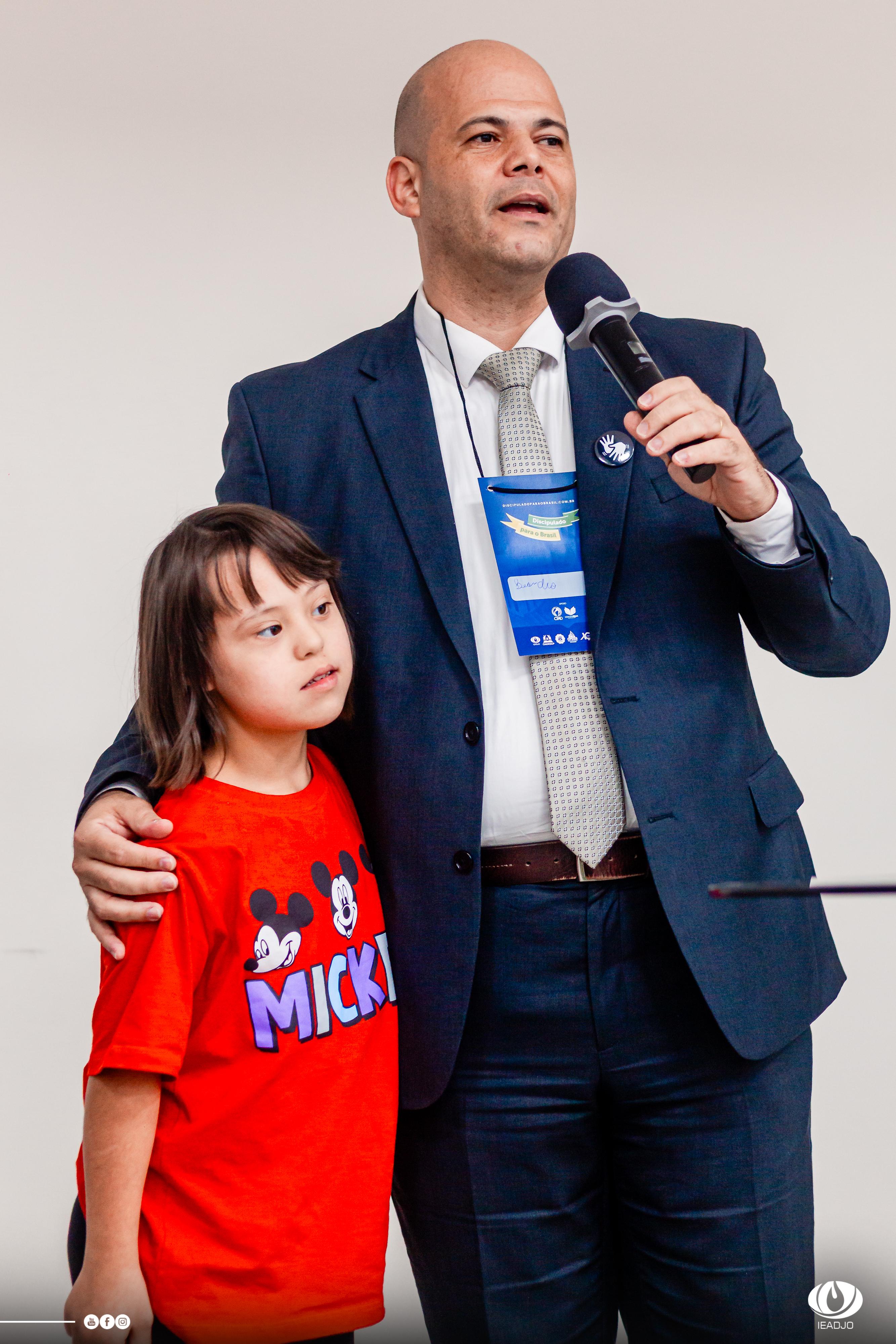 Dr. Leandro Aguiar.