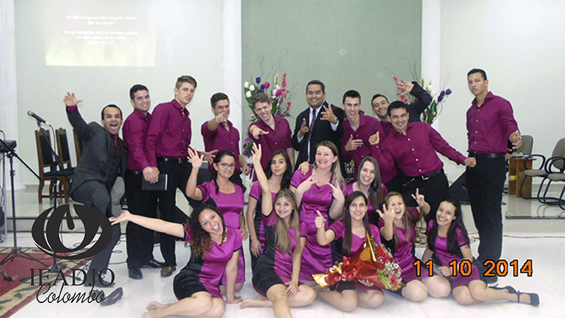 Deus Coroa com Poder o Pré-Congresso de Jovens na Colombo