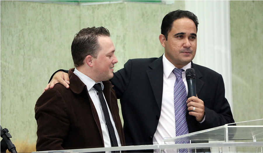 Empresários se reúnem para ouvir uma palavra de fé na IEADJO - Abril 2014